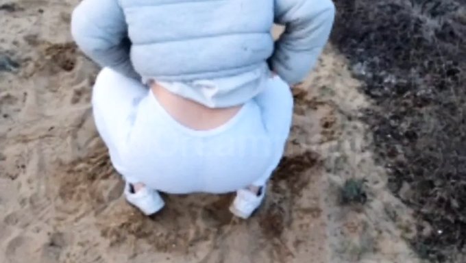 Öffentliches Outdoor-Squirting Von Hinten Mit Großem Schwanz