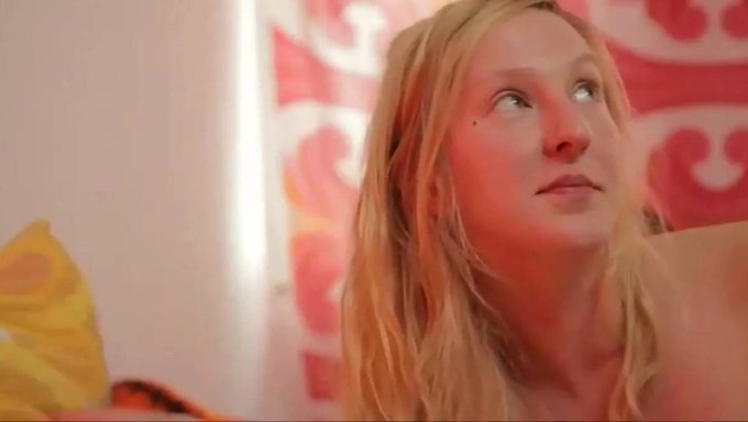 Deutsches Girl Macht Es Sich Mit Zwei Pimmeln Am Handy
