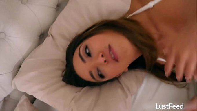 Die Kurvige Brünette Freundin Bekommt Nach Dem Blowjob Eine Fette Creampie Verpasst.