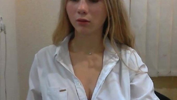 Dickbusige Blondine Wird In Heißem Video Unartig