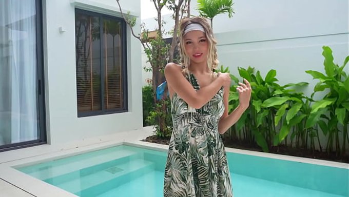 Dünne Asiatische Masseurin Wird Von Ihrem Kunden Ordentlich Durchgenommen.