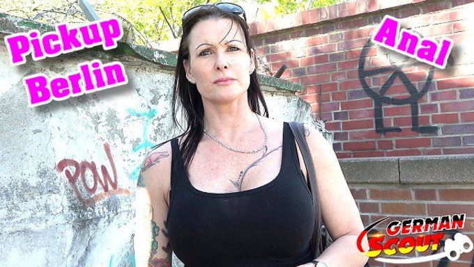 Deepthroat Und Analaction Mit Reifer Deutscher Julia Im Öffentlichen Setting