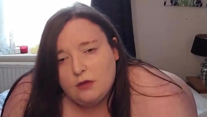 Brünette Ssbbw Reitet Dildo Zum Orgasmus