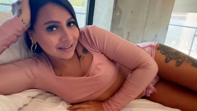 Latina-Stiefschwester – Mit Scott Starks Unwiderstehlichem Charme Wird Eine Fantasie Wahr.