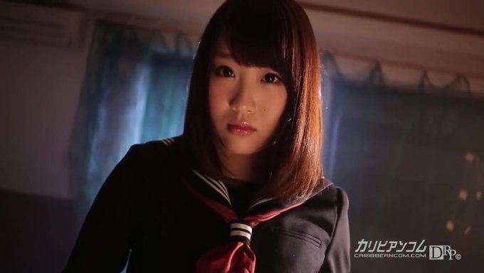 Schuluniform Club 1 – Rena Takayama In Einer Fesselnden Szene