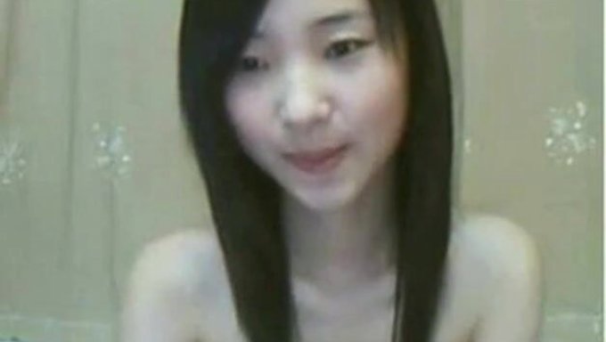 Dünnes Chinesisches Girl Verwöhnt Sich Mit Fingern