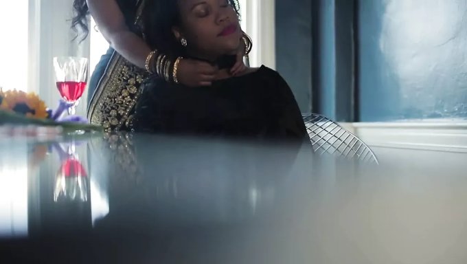 Brutale Indische Herrin Verführt Devote Ebony Für Kinky Aktivitäten