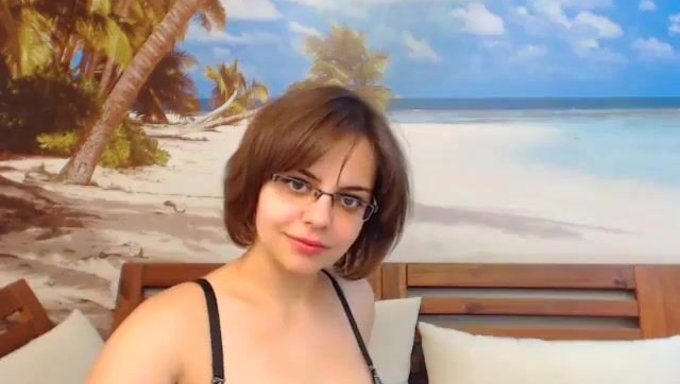 Große Natürliche Titten Und Striptease: Das Süßeste Webcam-Babe