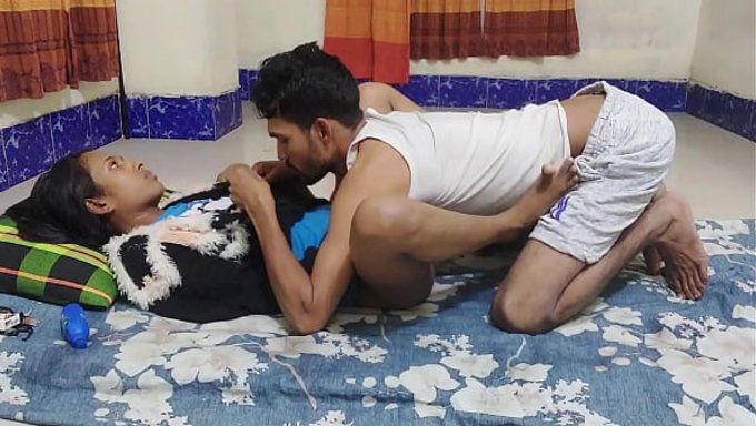 Hanif Pk Und Popy Treiben Es Wild Im Doggy-Style – Eine Klassische Stellung.