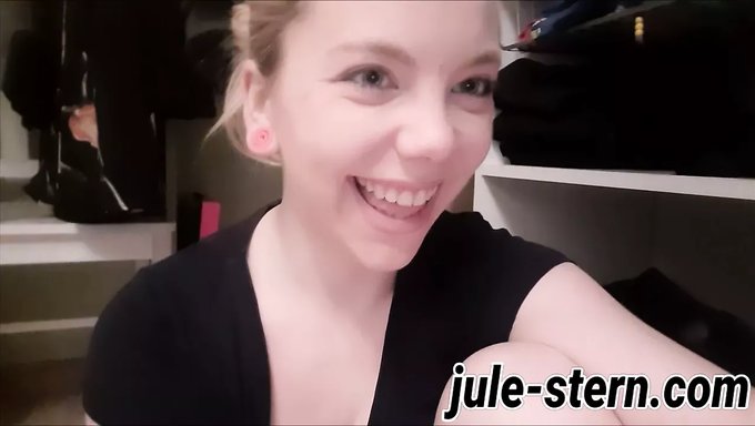 Die Erste Squirting Erfahrung Einer Jungen Blondine