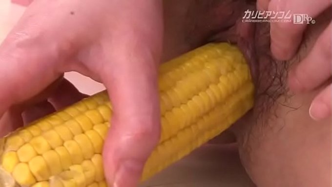 Heiße Milf Lässt Sich Ihre Löcher Von Einem Hengst Vor Ihrem Ehemann Lecken.