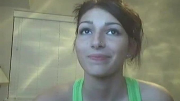 Unglaubliches Selbstgemachtes Video Von Einem Mädchen, Das Einen Dildo Benutzt