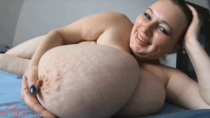 Sinnliche Milf Mit Großen Natürlichen Brüsten Verführt In Heißem Video