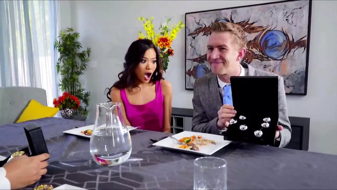 Die Unglaublichen Fähigkeiten Von Vina Sky Werden In Diesem Heißen Video Gezeigt