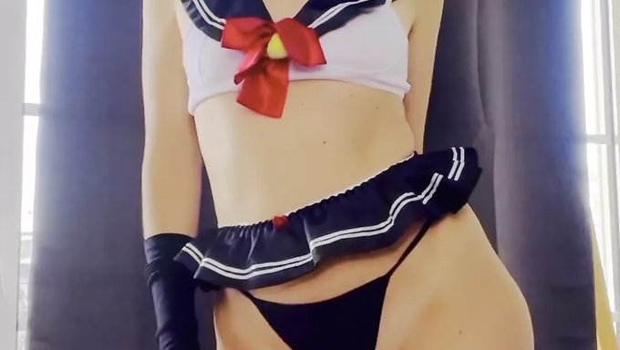 Latina-Stiefschwester Zeigt Ihre Großen Titten Und Muschi In Einem Amateur-Video