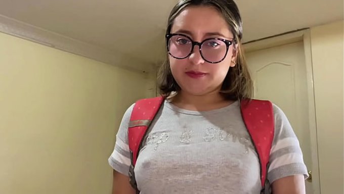 Unabsichtlicher Creampie Im Wohnheimzimmer Mit Einem College-Studenten.