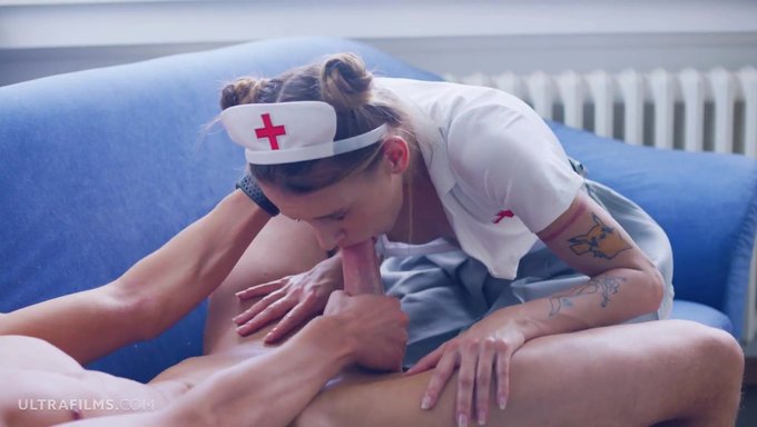 Tätowierter Body Von Adele Unicorn In Ultra Hd Video