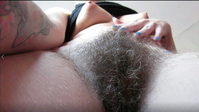 Hausgemachtes Video Mit Haarigen Muschispielen Eines Amateurmädchens