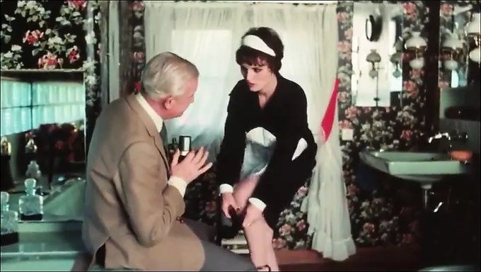 Retro-Großvater Masturbiert, Bevor Er Von Seiner Dienstmagd Einen Blowjob Bekommt