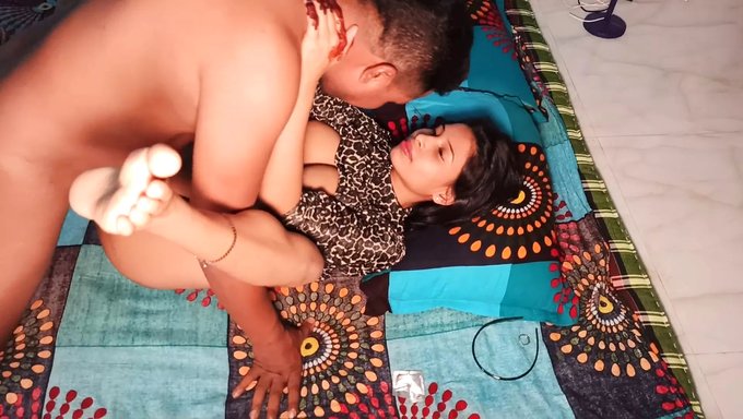 Desi Hottie Bekommt Ihre Erste Dreier-Erfahrung Auf Video