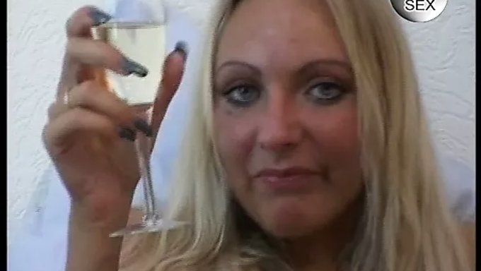 Reife Blondine Bekommt Die Muschi Von Großem Schwanz Gedehnt