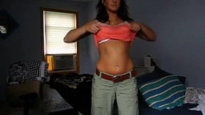 Erkunden Sie Die Welt Des Webcam-Strippings Mit Einer Sexy Amateurin