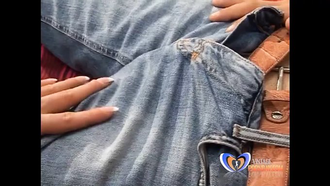Der Überraschungsbesuch Der Milf Führt Zu Einer Masturbationssitzung