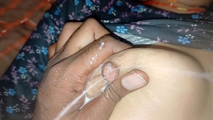 Titten-Action Mit Einer Vollbusigen Bhabhi.
