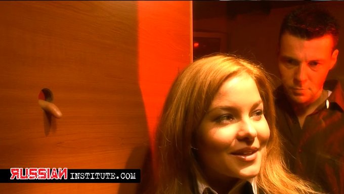Teen Valentina Blue Gibt Sich Am Glory Hole Dem Gruppensex Und Anal Hin