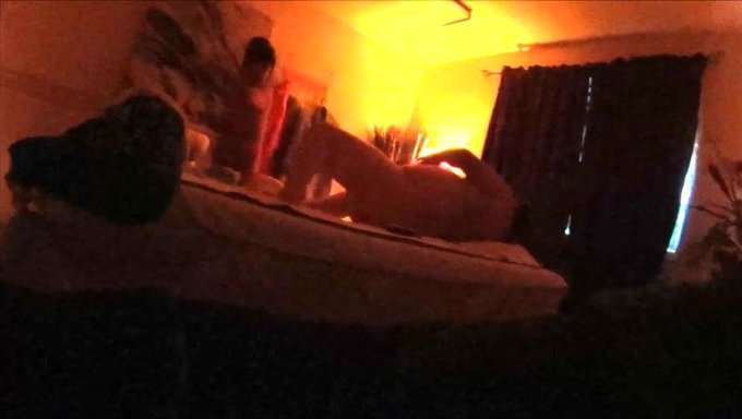 Tittenmassage Und Happy End Für Amerikanisches Luder