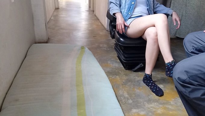 Bisexuelles Paar Erkundet Ihre Sexualität Mit Einem Alten Indischen Mann