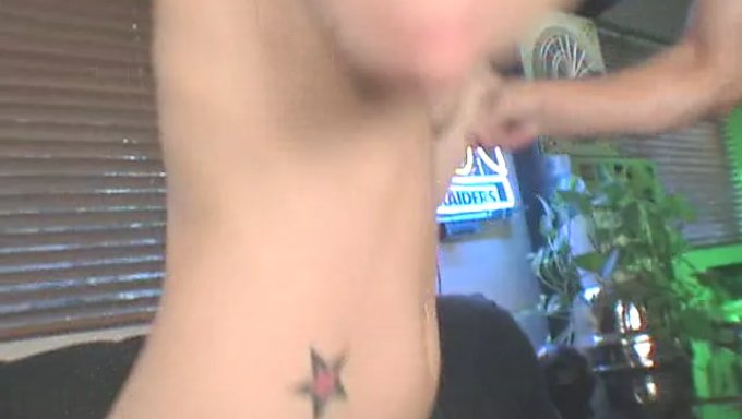 Brünette Teenagerin Allie Sin Gibt Einen Deepthroat Und Wird Gefickt
