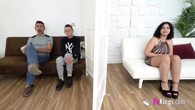 Lilys Dicker Arsch Wird Bei Einer Blinden Challenge Gefickt