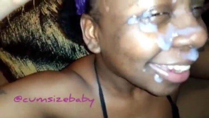 Afrikanischer Typ Bekommt Eine Massive Gesichtsbesamung