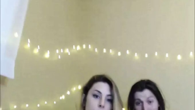 Korra Del Rio Und Ihr Wunderschöner Shemale-Partner In Einer Heißen Webcam-Session