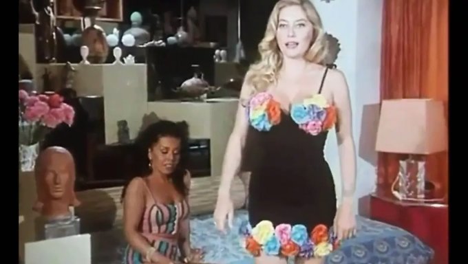 Vintage Italienisches Lesbenvideo Mit Moana Pozzi