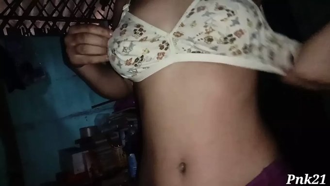 Dünner Teen Mit Großen Nippeln Und Kleinen Titten Wird Versaut