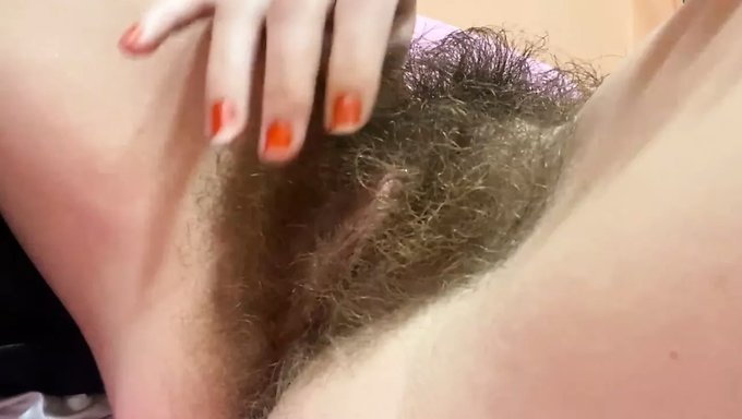 Teen Amateurin Bekommt Kitzler Stimuliert Und Spritzt