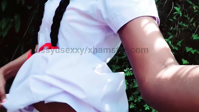 Asiatische Studentin Masturbiert Im Freien In Sri Lanka
