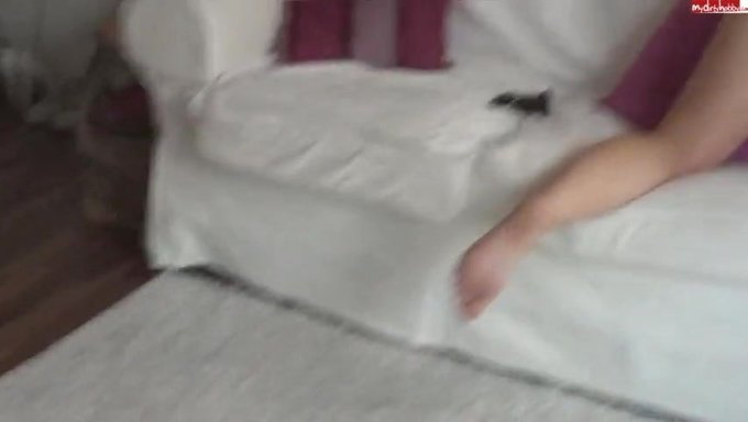 Public Slave Bekommt Analtraining In Hd-Video