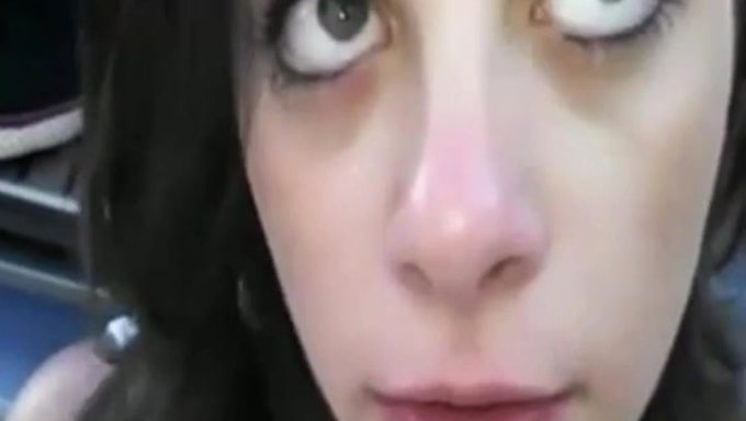 Die Muschi Und Der Arsch Des Süßen Werden In Einem Sexvideo Ausgestellt