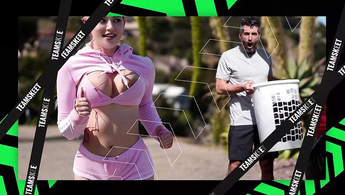 Teenager-Stiefschwester Gibt In Jedem Raum Des Hauses Einen Blowjob