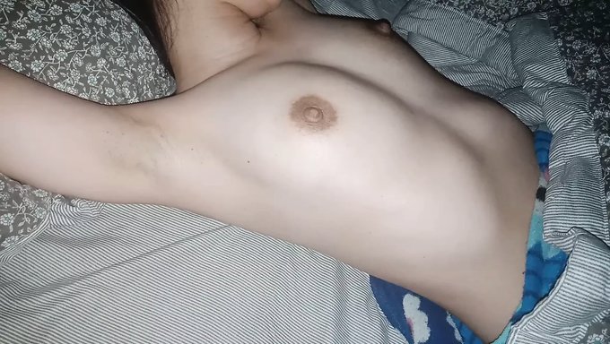 Nackte Ehefrau In Dessous Neckt Ihren Mann