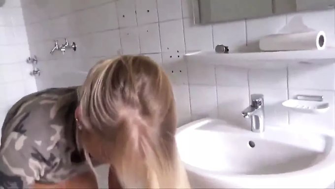 Deutschehuren.Info-Model, Eine Atemberaubende Deutsche Blondine, Bekommt Einen Cremigen Abschluss