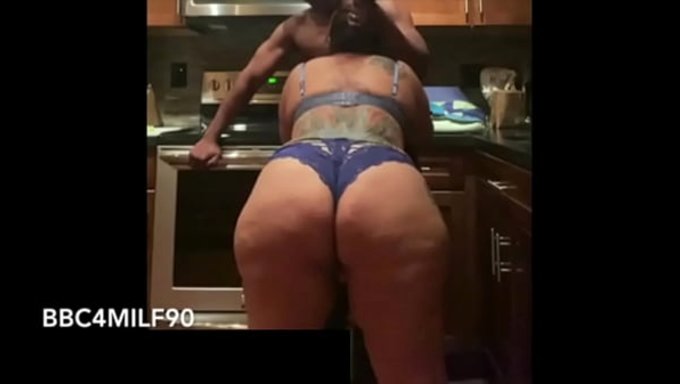 Amateur-Milf Lässt Sich In Heißer Interracial-Action Tätowieren.