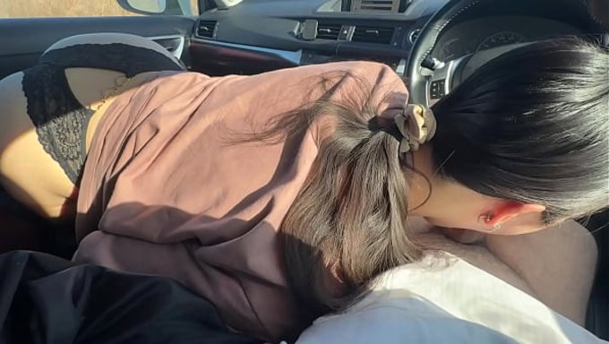 Mit Einem Freund Im Auto Durchgefickt – Verdammt Heiß!