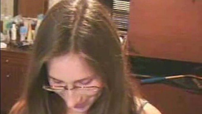 Dickbusige Schönheit Macht Es Sich Vor Der Webcam