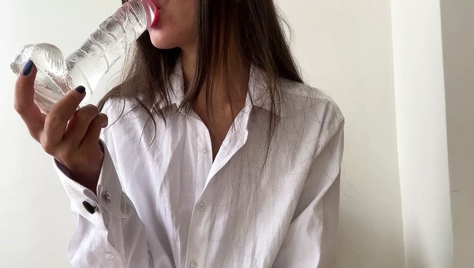 Selbstvergnügen Des Asiatischen Teens In Nahaufnahme Mit Dildo Und Blowjob
