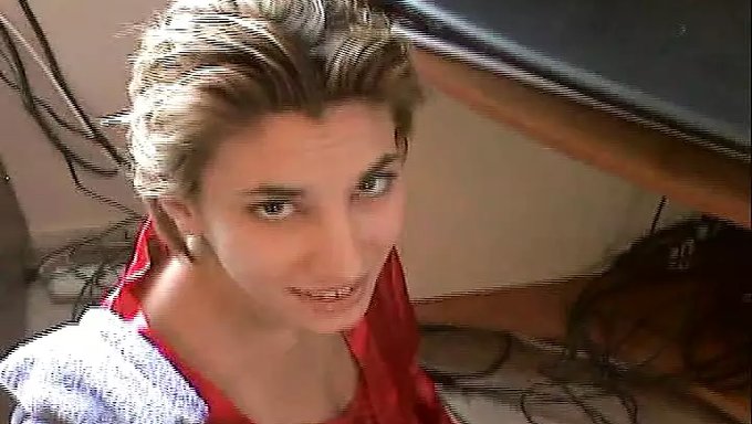 18-Jährige Mit Naturgütern Bekommt Freude An Selbstberührung