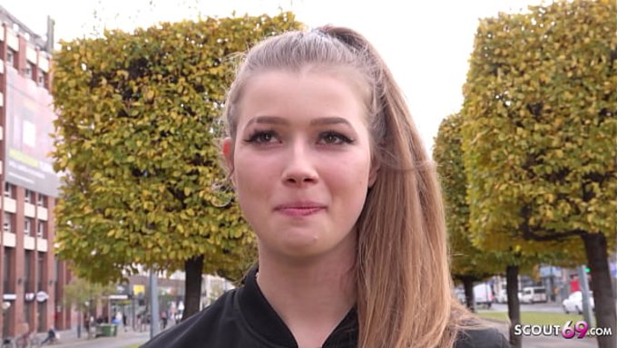 Die Deutsche Pfadfinderin Olivia Sparkle, Gerade Mal 18, Wird Beim Model-Casting Für Harten Sex Aufgegabelt.